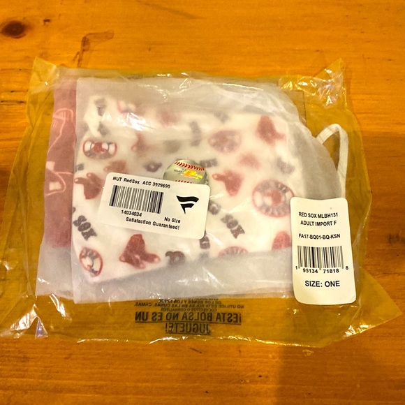 3 Boston Red Sox Branded  MLB Team  Elastic Face Masks One Size Fits Most NIP - Picture 2 of 3